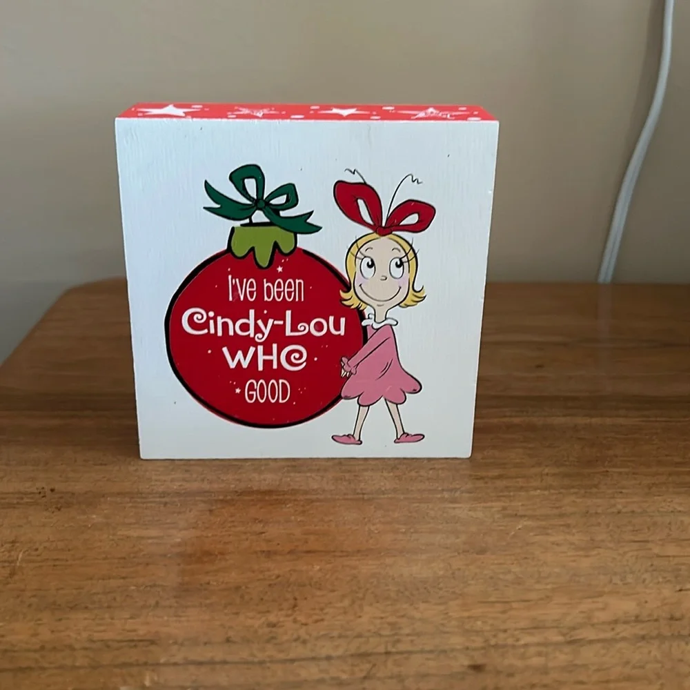 Cindy Lou wood decor